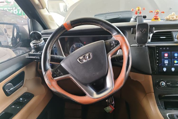 Used Huasong 7 2015 2.0T Automatic Luxury Model Steering Wheel