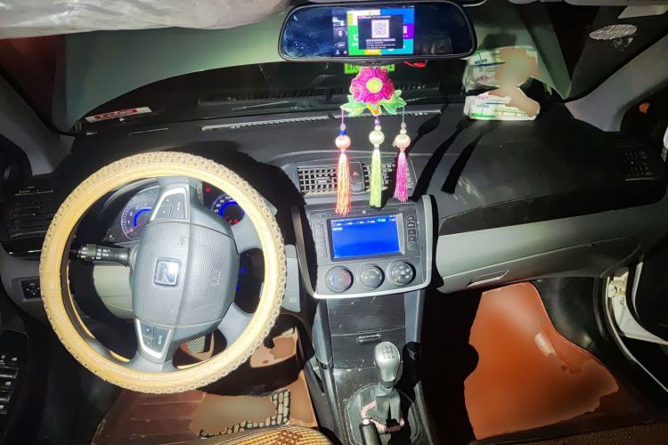 Used Zotye Z300 2014 New Vision 1.5L Manual Luxury Model
