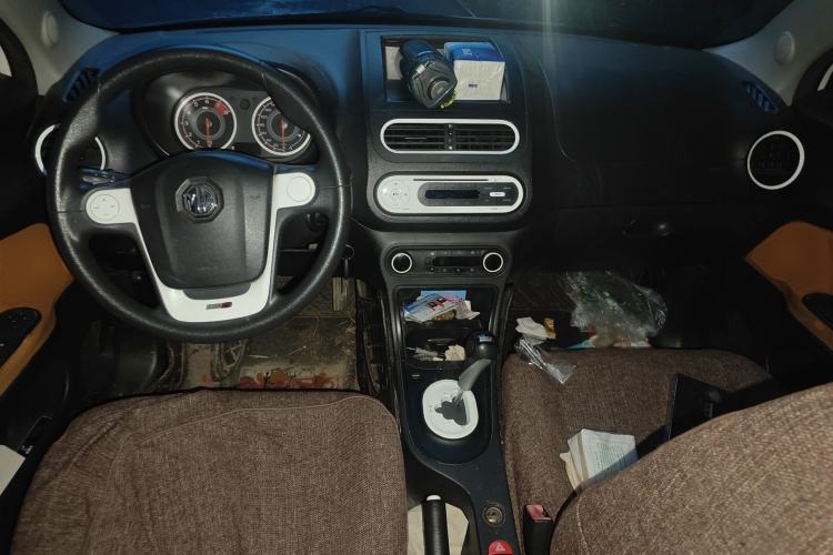 Used MG 3SW 2015 1.5L AMT Elite Model Center Console