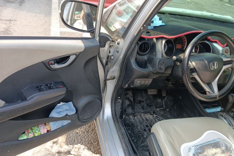 Used Honda Fit 2011 1.3L automatic comfort version
