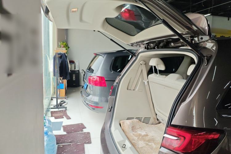 Used Buick GL8 2023 Land Executive Class Comfort Model Trunk