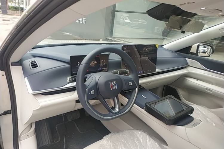 Used Buick L7 2025 Model Luxury Edition
