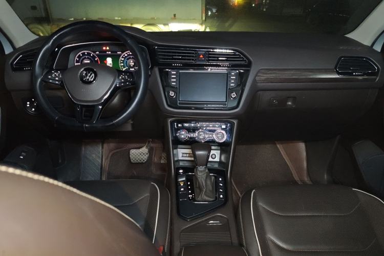 Used Volkswagen Tiguan L 2017 330TSI Automatic Two-Wheel Drive Flagship Edition Center Console