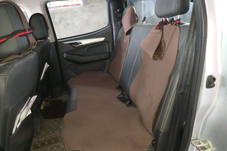 Used Isuzu JLM 2023 2.5T Diesel Manual 4x4 Chima Long-Wheelbase Version Left Rear Seat