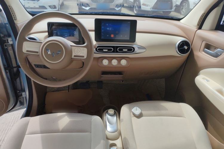 Used Wuling Hongguang MINIEV 2025 Four-Door Version Zhenxiang+ Edition Center Console