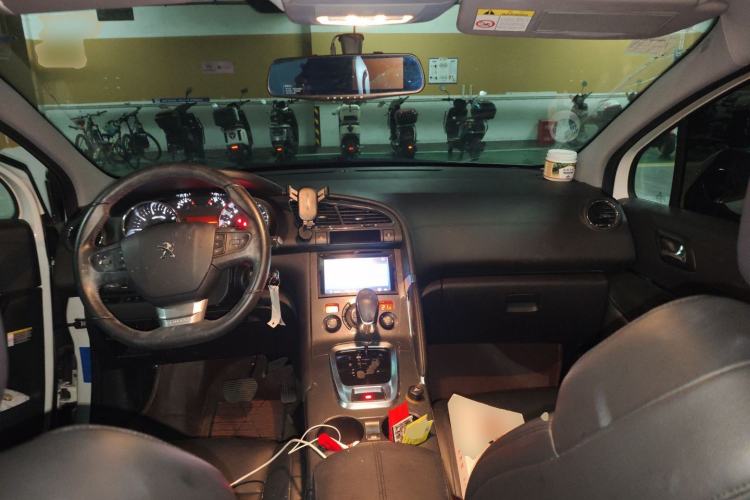 Used Peugeot 3008 2016 2.0L Automatic Trend Edition Center Console