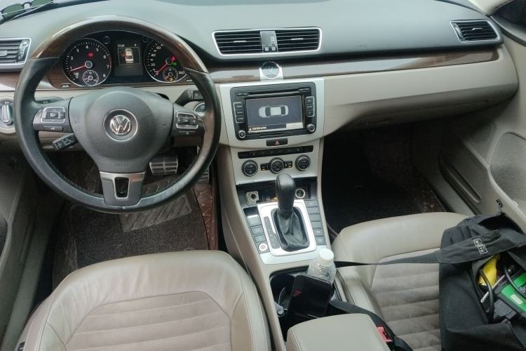 Used Volkswagen Magotan 2015 2.0 TSI Prestige Model Center Console