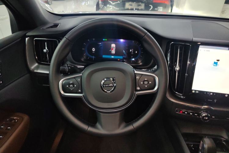 Used Volvo XC60 2025 B5 4x4 Smart Luxury Edition Steering Wheel