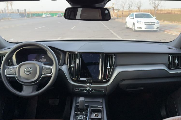 Used Volvo XC60 2022 B5 4x4 Zhiyi Luxury Edition