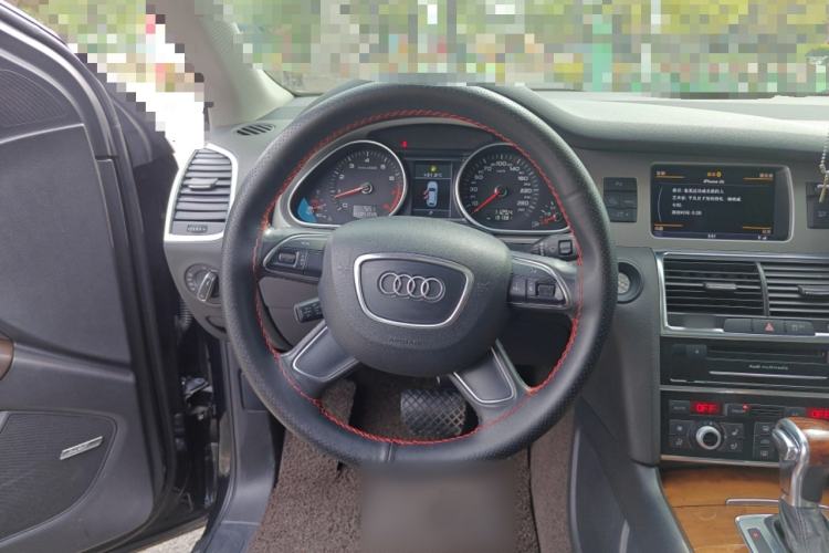Used Audi Q7 2014 35 TFSI Off-road Model Steering Wheel
