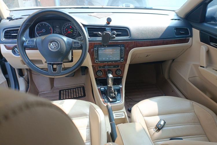 Used Volkswagen Lavida 2013 1.4TSI DSG Luxury Edition Center Console