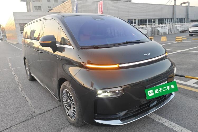 Used Geely Galaxy LEVC L380 2025 805 km Flagship Version All-Wheel Drive