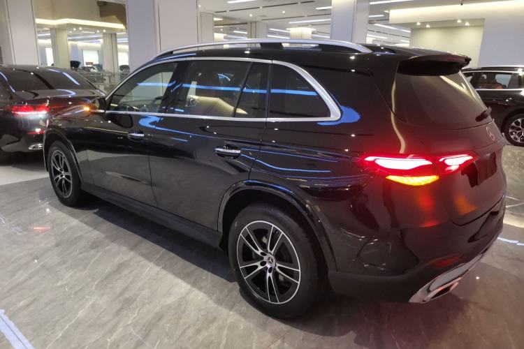 Used Mercedes-Benz GLC 2025 GLC 260 L 4MATIC Luxury Model Rear Left 45 Deg