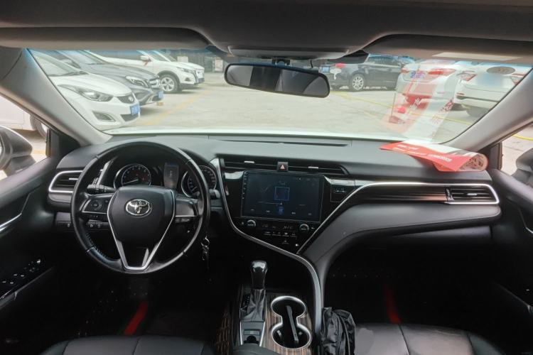 Used Toyota Camry 2018 2.0E Leading Edition Center Console