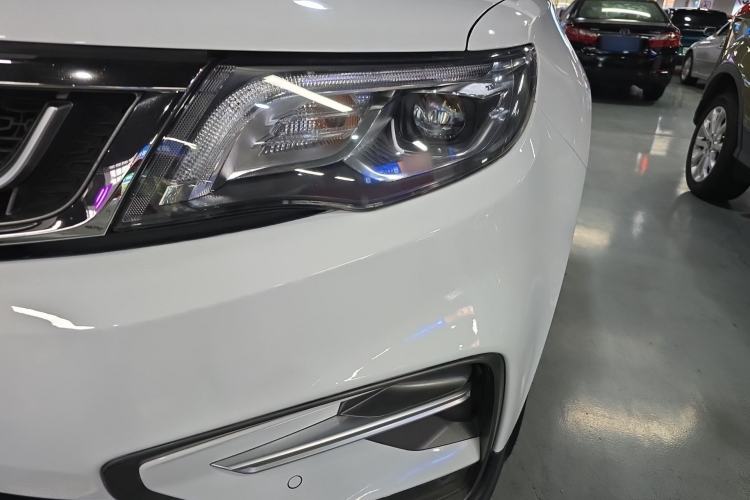 Used Geely Auto Emgrand X7 Sport 2018 1.8TD Automatic Two-Wheel Drive Smart Connect 4G Internet Edition Left Front Headlight