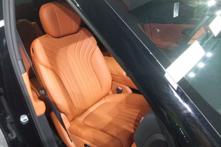 Used Geely Galaxy M9 2025 Model 230km Two-Wheel-Drive Exploration Edition Right Front Seat