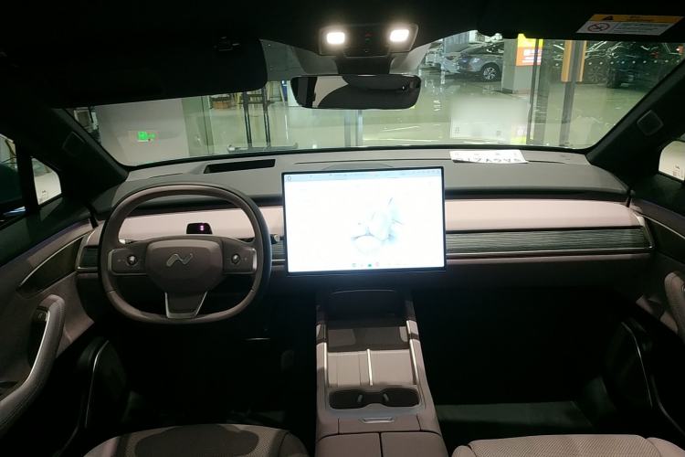 Used ONVO L60 2024 60 kWh Rear-Drive Version