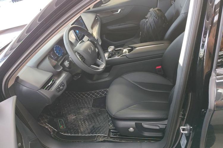 Used Hongqi E-QM5 2022 431 km Charge & Enjoy Edition