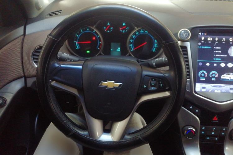 Used Chevrolet Cruze 2013 Hatchback 1.6L Manual Luxury Model
