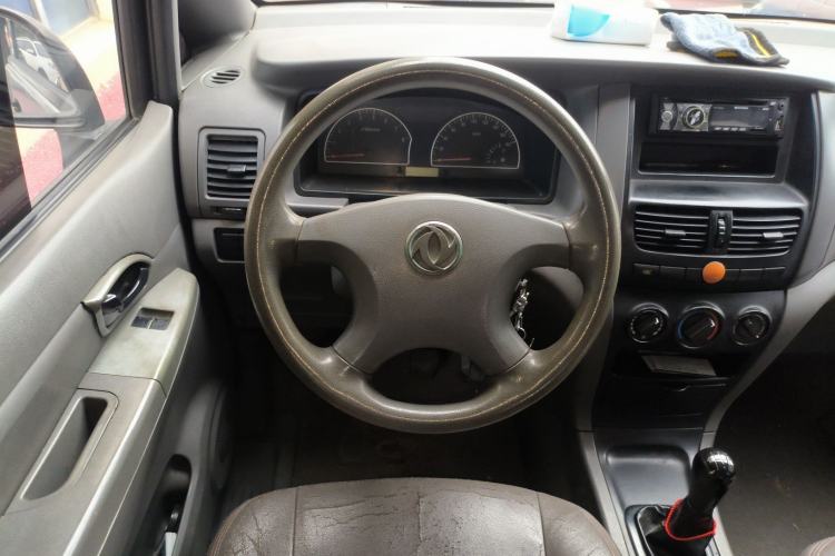 Used Dongfeng Shuaike 2013 Revised Version 1.5L Manual Standard Trim 5 Seats China IV Standard

