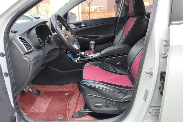 Used Hyundai Tucson 2019 280TGDi Dual-Clutch Two-Wheel Drive Fashion Edition China VI Standard
