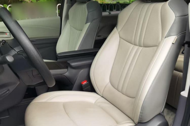 Used Toyota SIENNA 2021 2.5L Hybrid Comfort Edition Interior 2