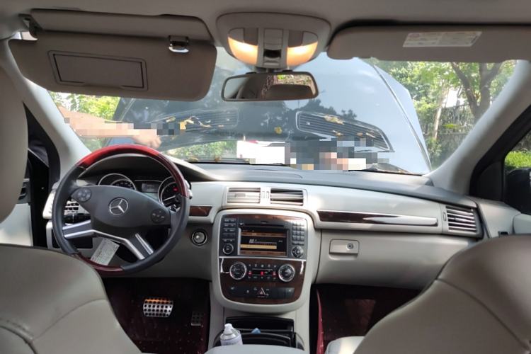 Used Mercedes-Benz R-Class 2010 R 350 L 4MATIC Center Console