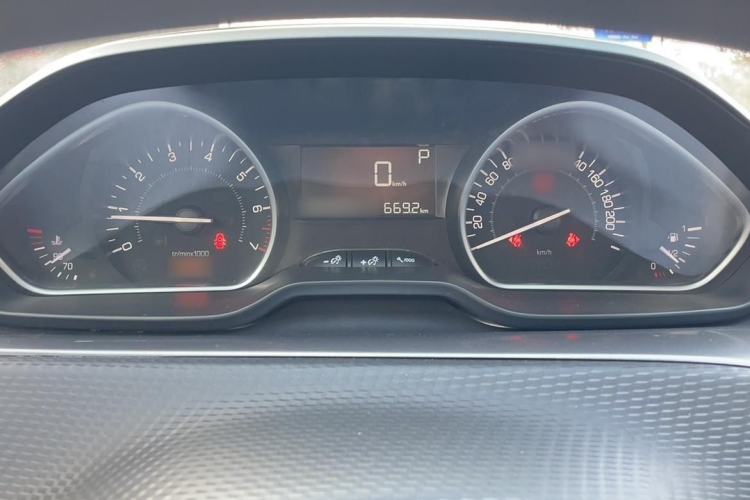 Used Peugeot 2008 2014 1.6L Automatic Fashion Edition
