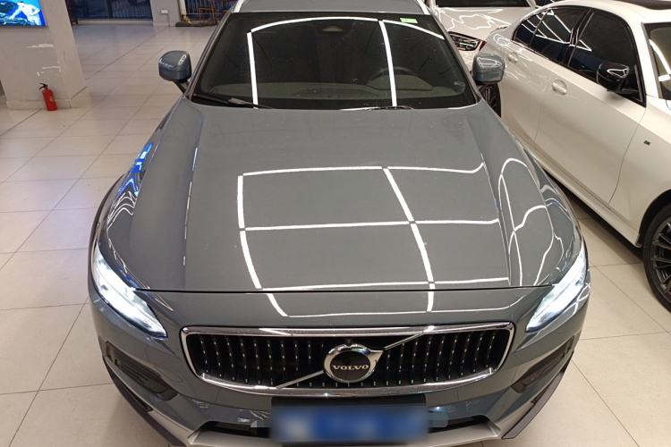 Used Volvo V90 2022 Cross Country B5 AWD Smart Range Edition
