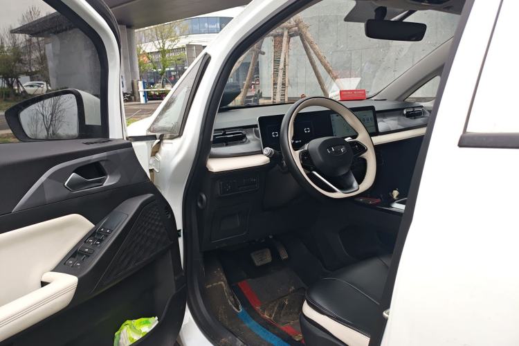 Used Geometry E Firefly 2024 401 km Fluorescent
