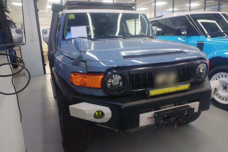 Used Toyota FJ Cruiser 2018 4.0 Automatic Middle East Front Right 45 Deg