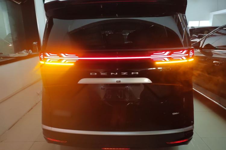 Used Denza D9 2024 DM-i 1050 Luxury Model
