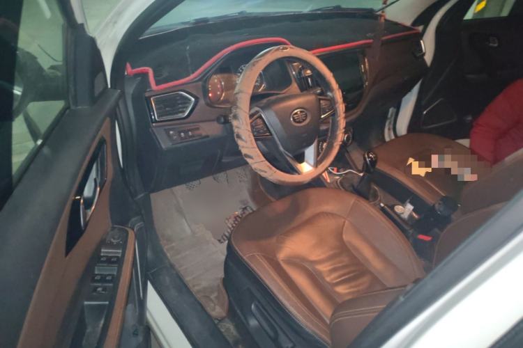 Used FAW Senya R7 2016 1.6L Manual Luxury Model Driver Seat