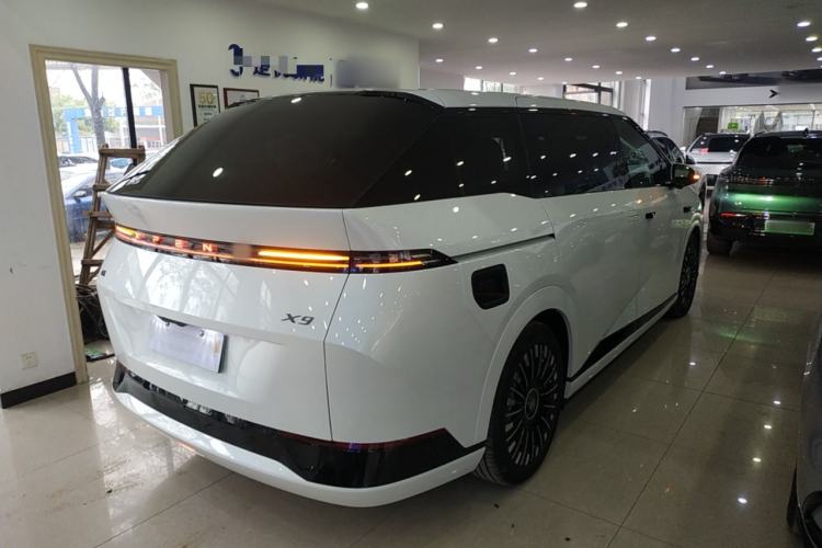 Used XPeng X9 2025 740 Ultra-Long Range Max Rear Right 45 Deg