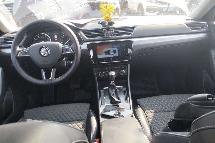 Used Skoda Superb 2016 TSI330 DSG Innovation Edition Center Console