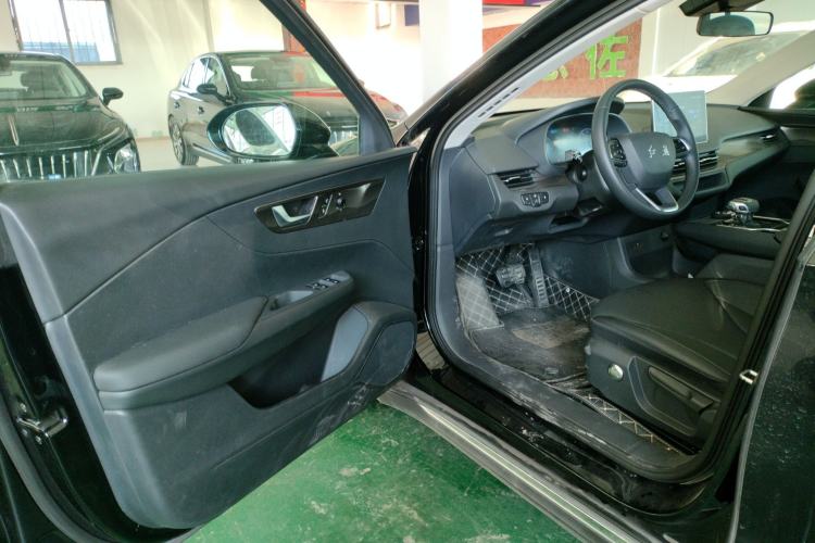 Used Hongqi E-QM5 2022 431 km Charge & Enjoy Edition
