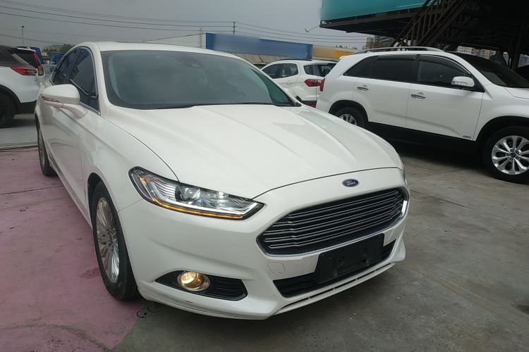 Used Ford Mondeo 2013 2.0L GTDi 200 Luxury Model Front Right 45 Deg