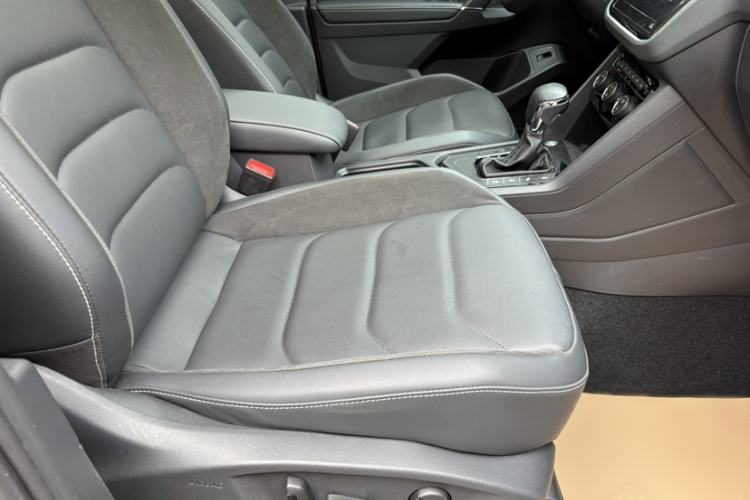 Used Volkswagen Tiguan L 2021 330TSI Automatic Two-Wheel Drive R-Line Enhanced Edition Interior 2