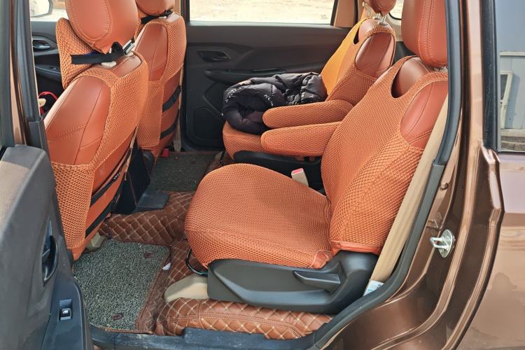 Used Wuling Hongguang 2018 1.5L S Standard Version L2B Left Rear Seat