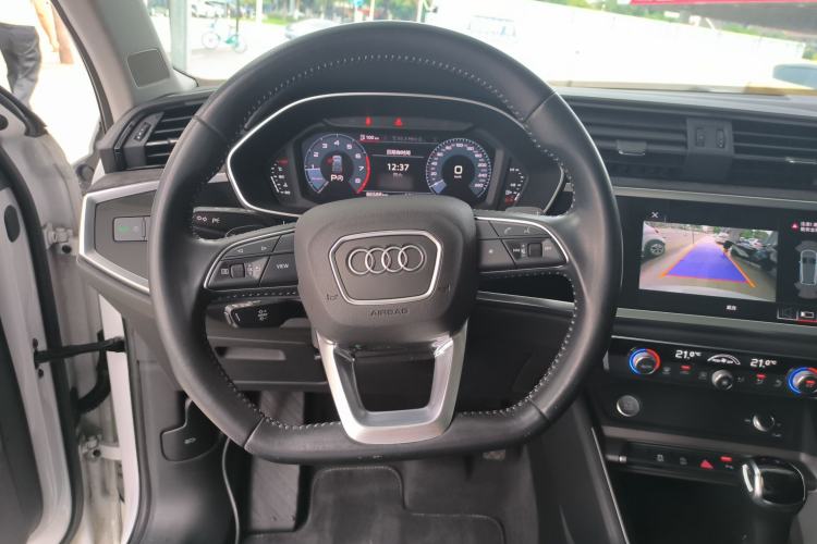 Used Audi Q3 2020 40 TFSI Fashion Dynamic Model Steering Wheel