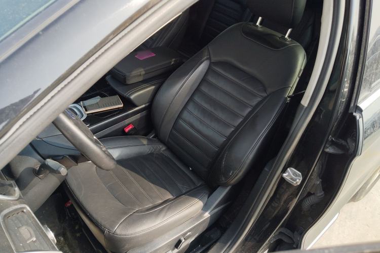 Used Ford Edge 2016 EcoBoost 245 Two-Wheel-Drive Titanium 7-Seater Left Front Seat