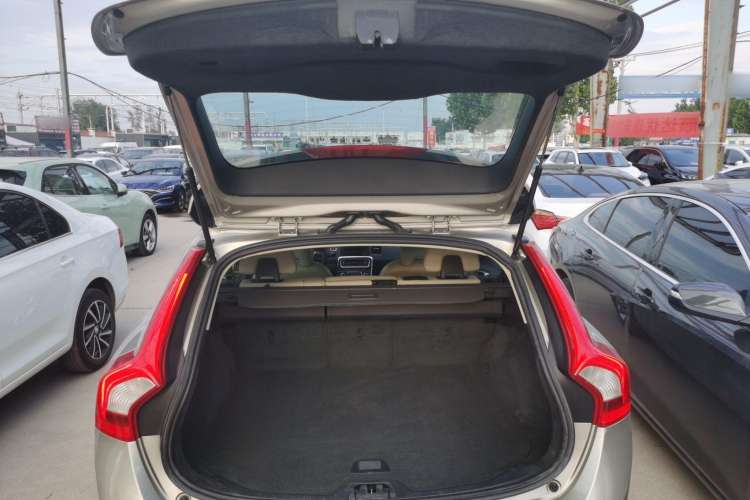 Used Volvo V60 2014 T5 Zhiyi Edition