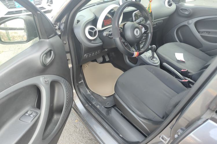 Used smart forfour 2018 1.0L 52 kW Dynamic Edition
