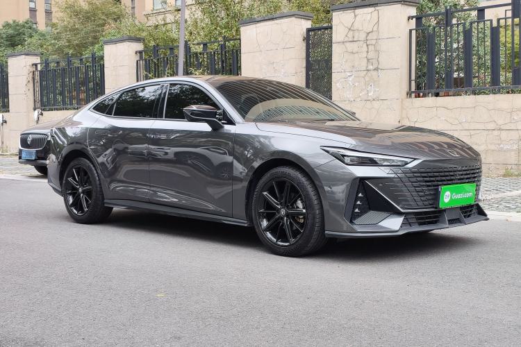 Used Changan UNI-V 2023 1.5T Smart Navigation Version
