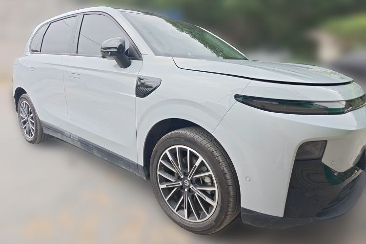 Used Leapmotor B10 2025 510 Joyful Edition Front Right 45 Deg