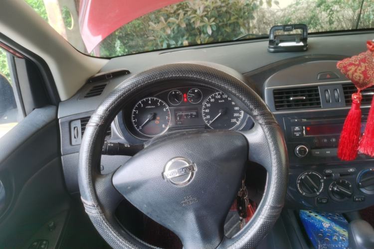 Used Nissan Tiida 2013 1.6L CVT Cool Cafe Edition
