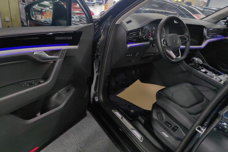 Used Volkswagen Touareg 2022 3.0 TSI Luxury Edition Black Diamond Sport Package