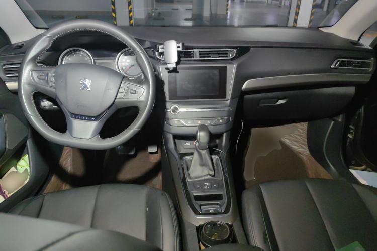 Used Peugeot 408 2015 1.2T Automatic Luxury Edition Center Console