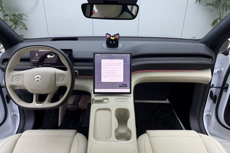 Used Nio ES6 2023 75 kWh Interior 2