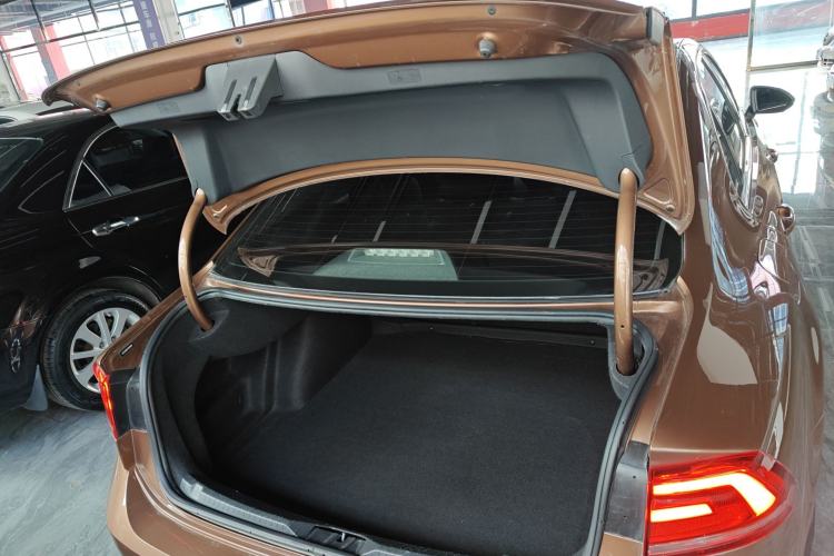 Used Volkswagen Lamando 2017 230TSI DSG Fashion Edition
